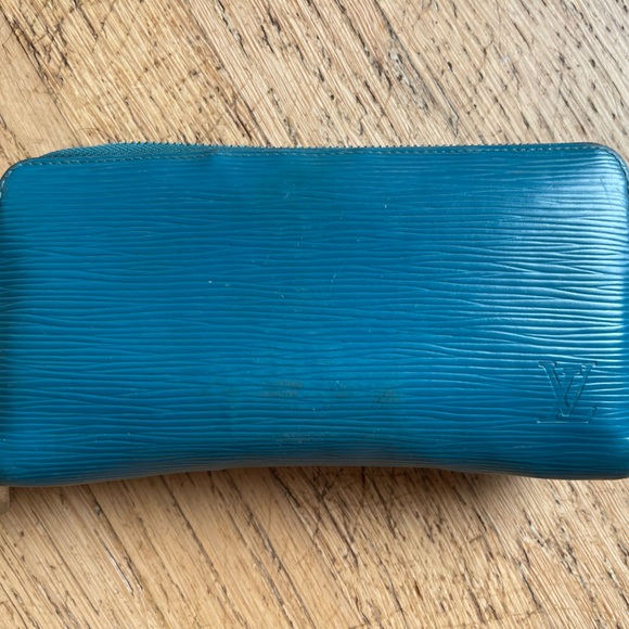 Louis Vuitton Teal Textured Wallet - Picture 1 of 3